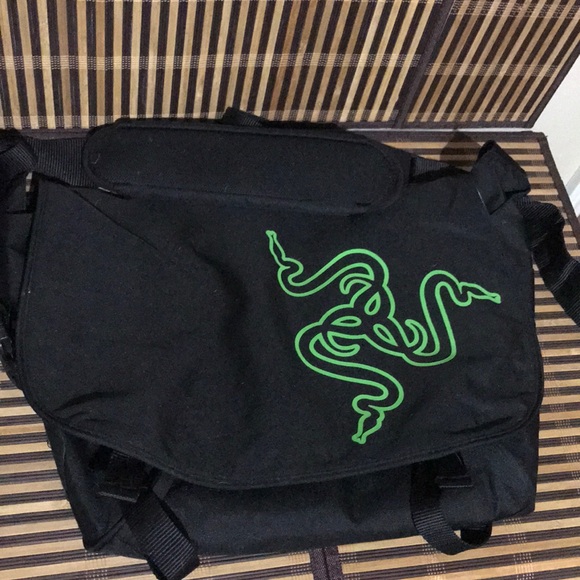 razer basic messenger bag